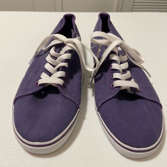 NWT | Vans women’s sneakers — size 8.5 - Picture 2 of 6